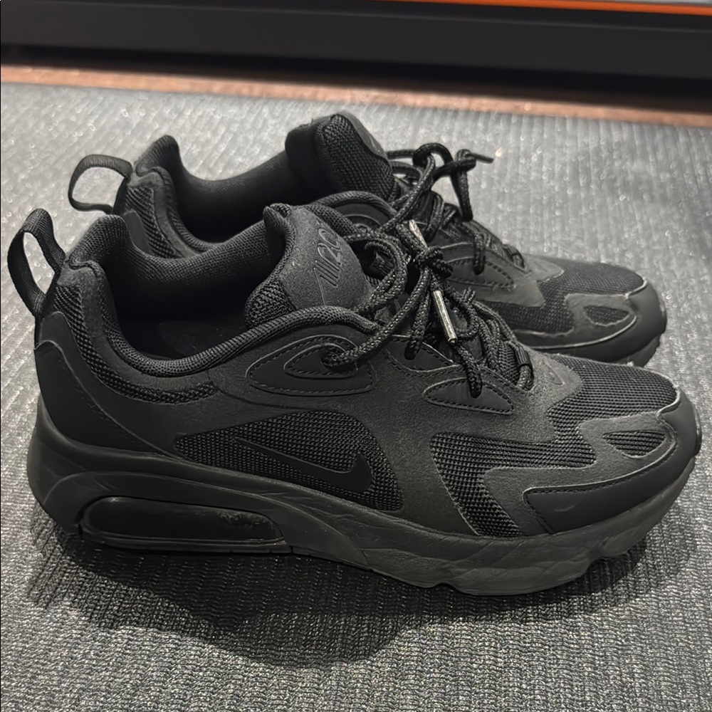 Nike Black Air Max’s - Gently worn